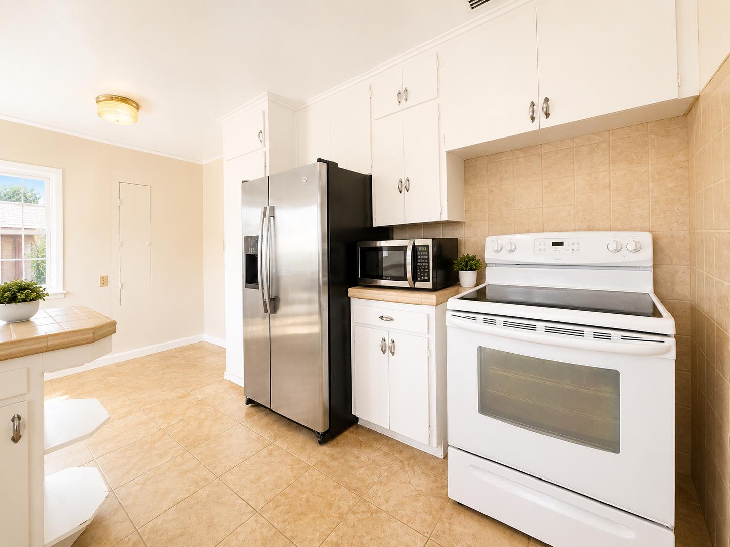 947 W Brown Ave, Fresno, CA 93705