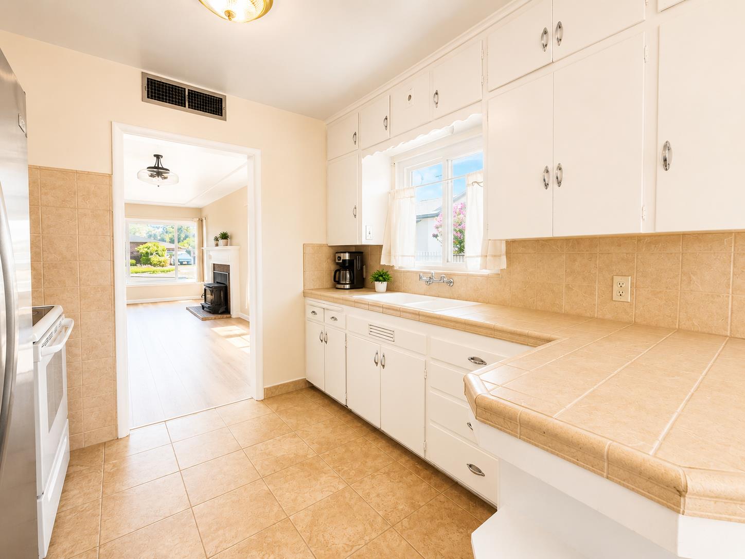 947 W Brown Ave, Fresno, CA 93705