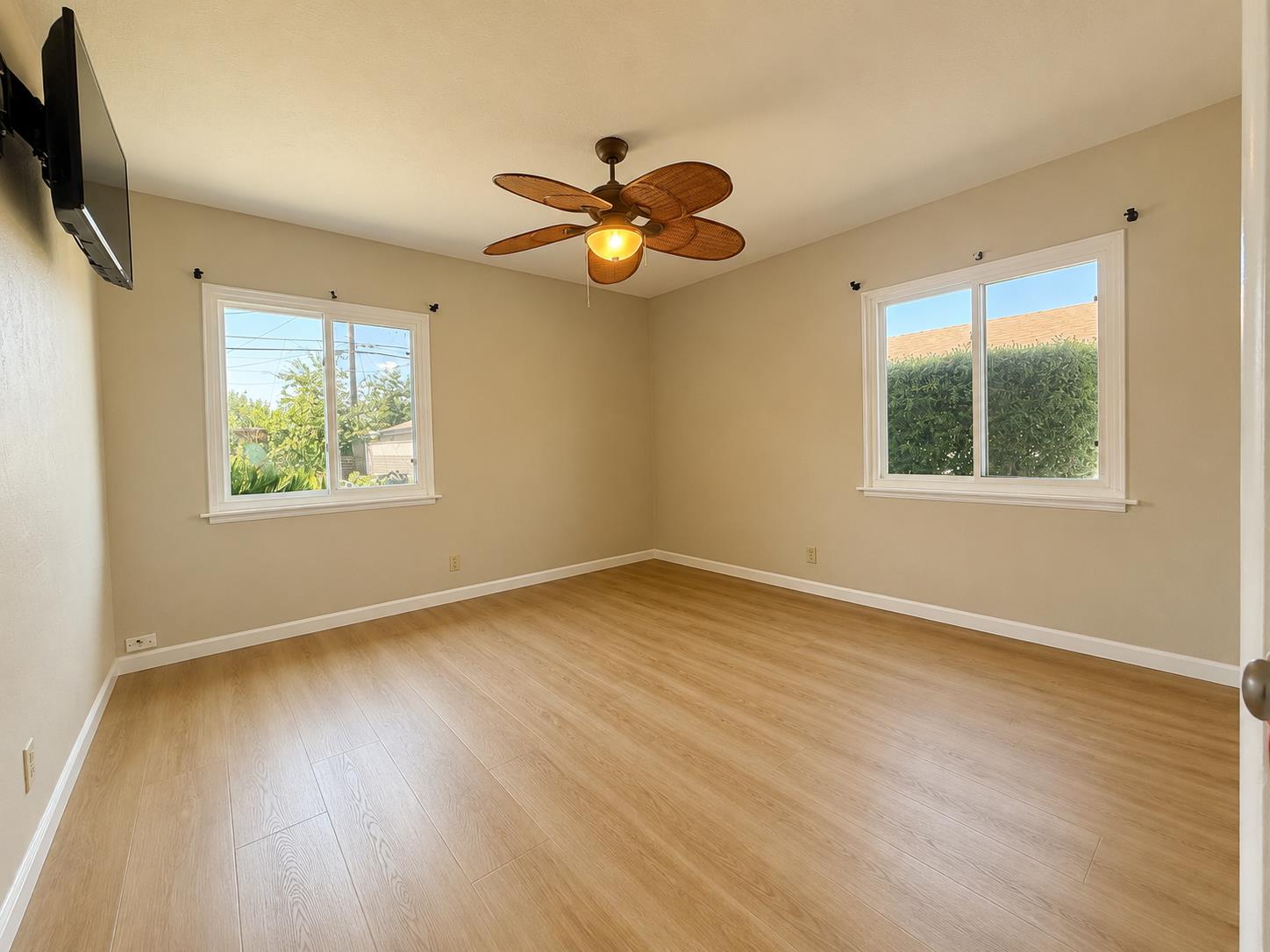 947 W Brown Ave, Fresno, CA 93705