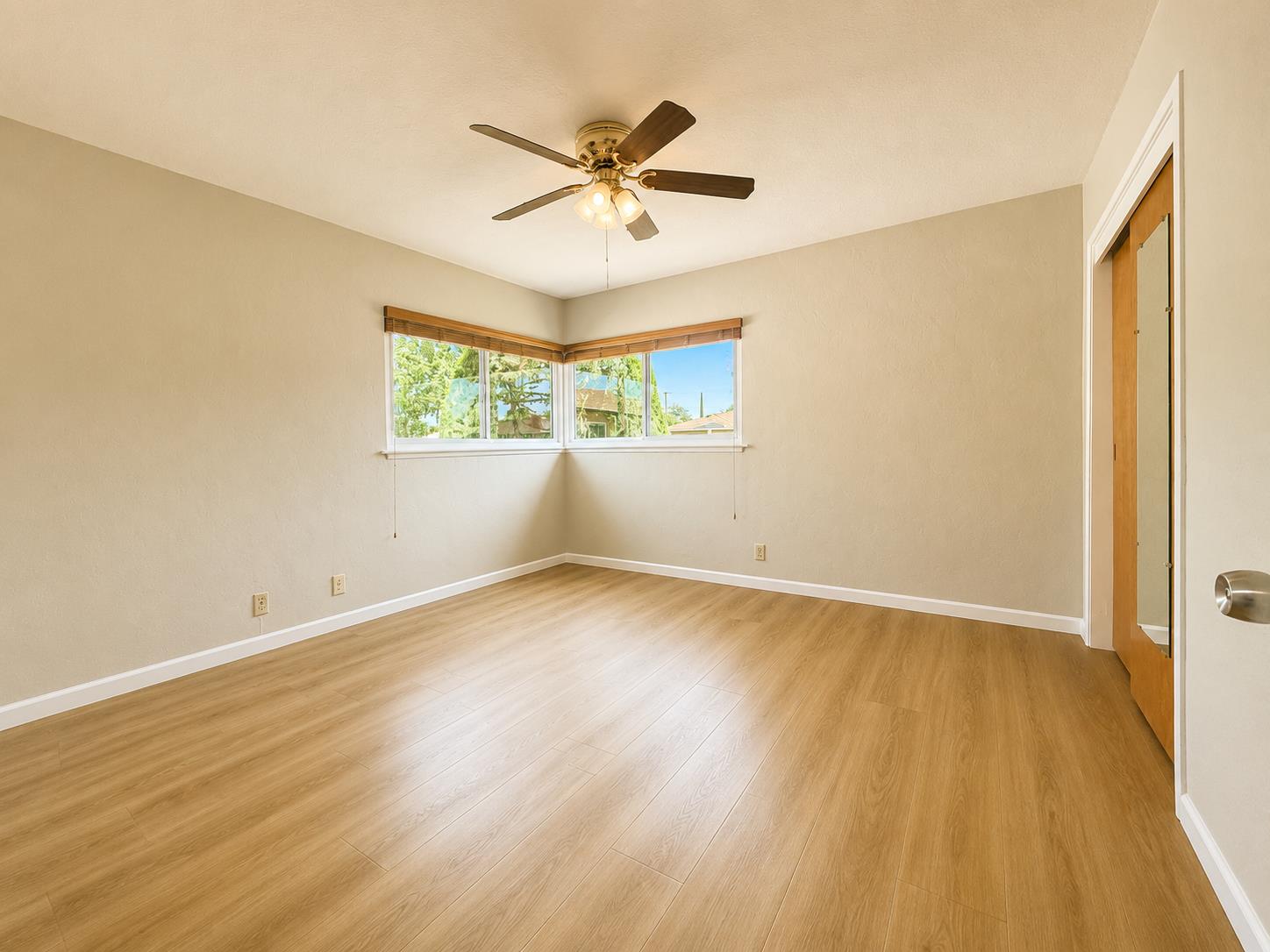 947 W Brown Ave, Fresno, CA 93705