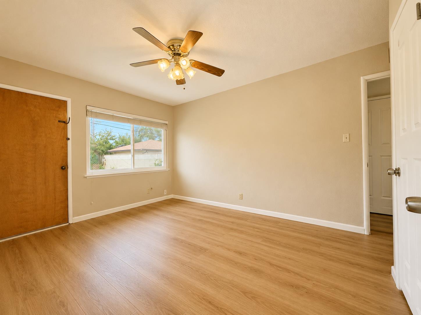 947 W Brown Ave, Fresno, CA 93705
