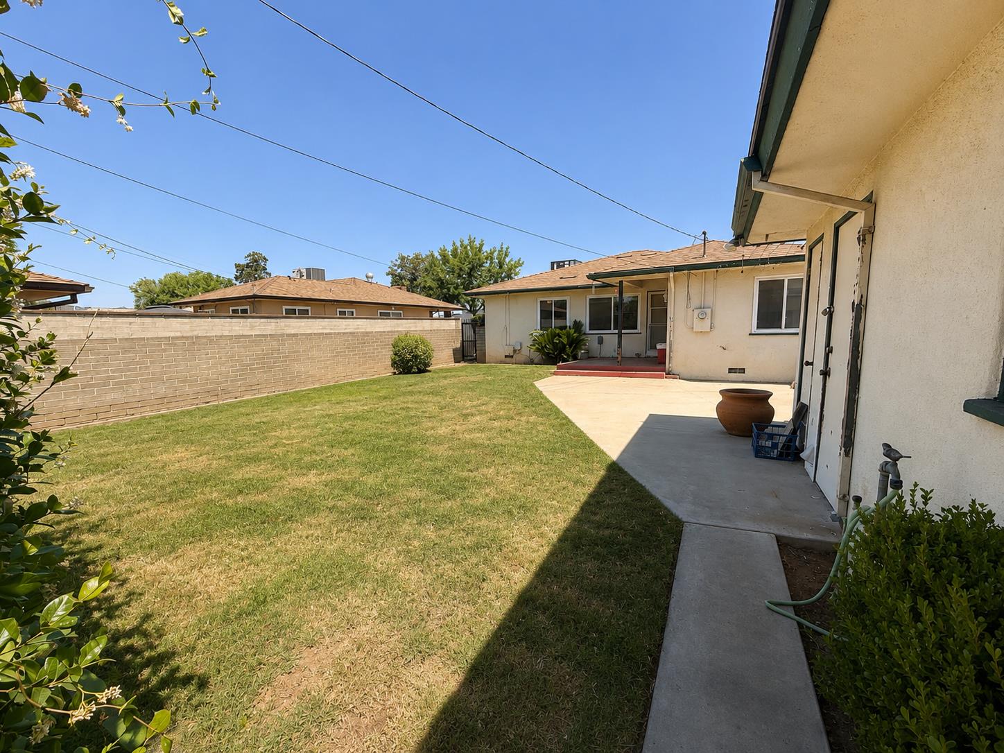 947 W Brown Ave, Fresno, CA 93705