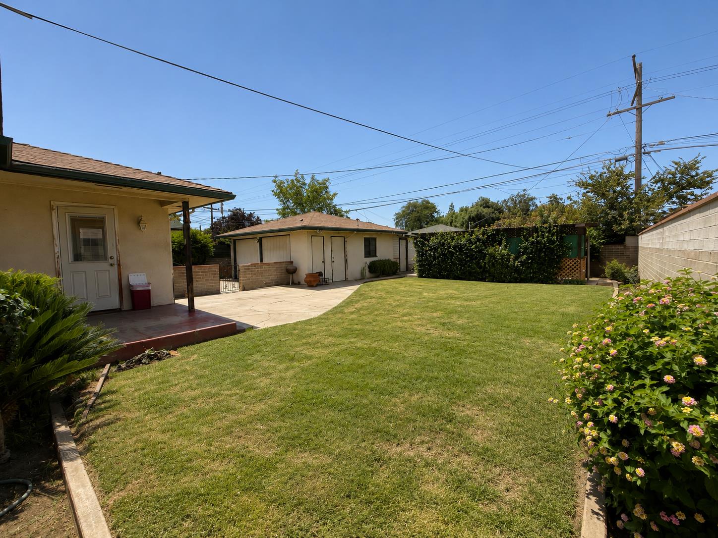 947 W Brown Ave, Fresno, CA 93705