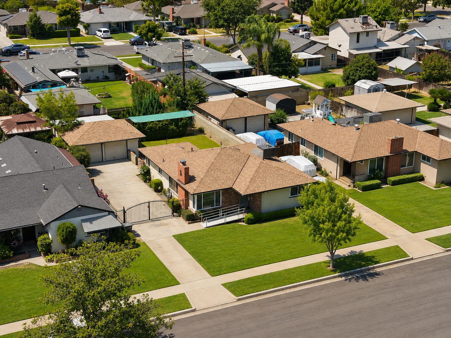 947 W Brown Ave, Fresno, CA 93705