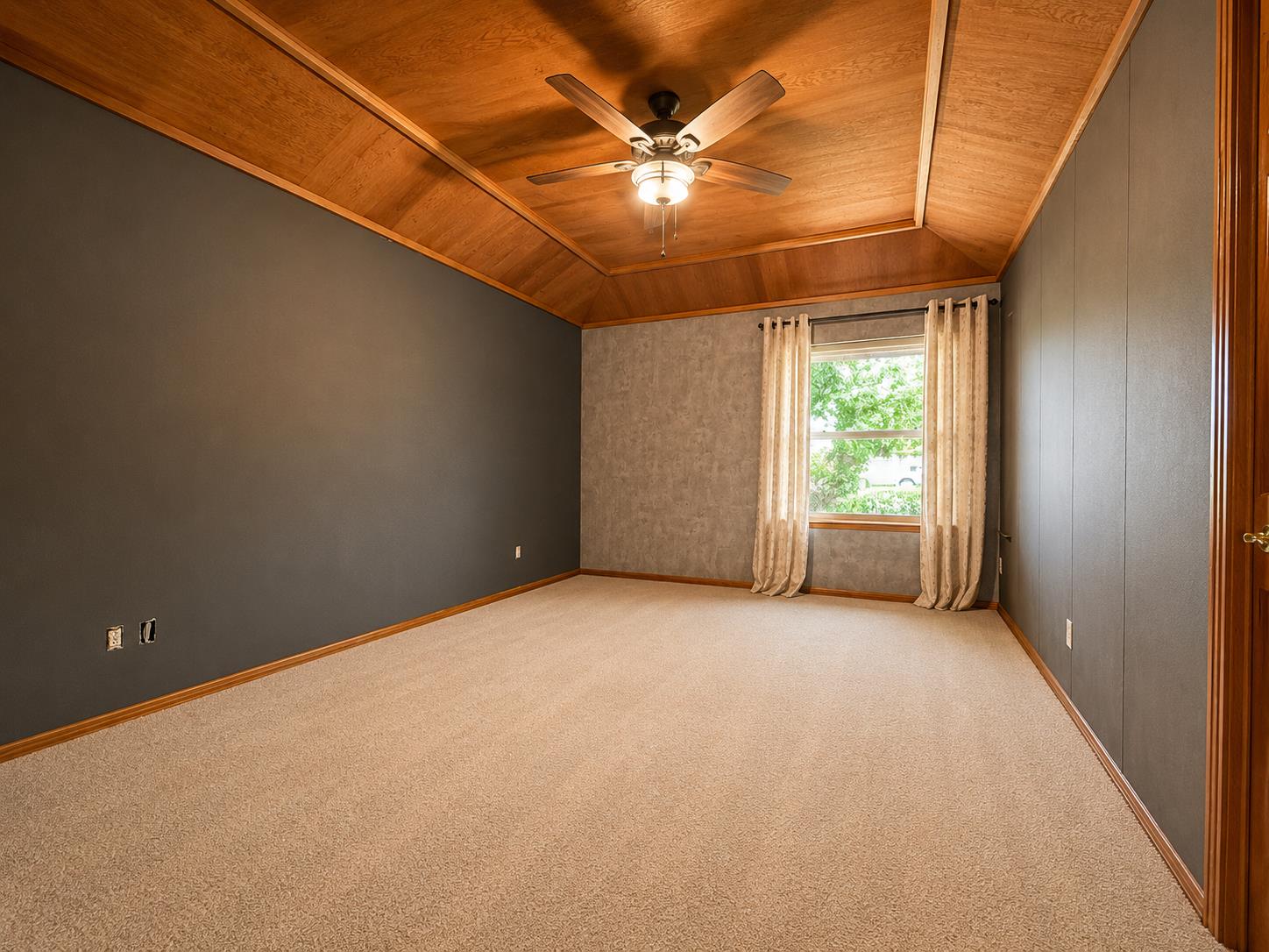 627 E Utah Ave, Fresno, CA 93720