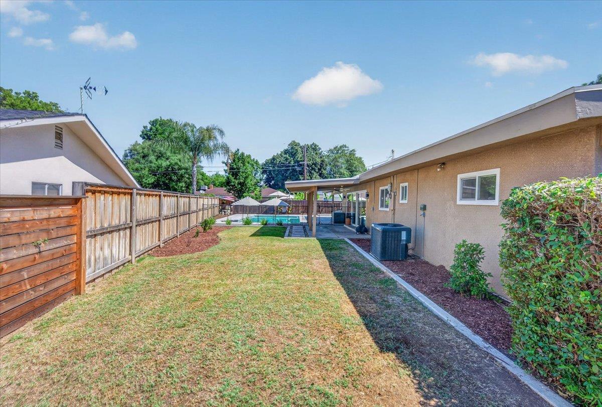 5507 N 6th St, Fresno, CA 93710