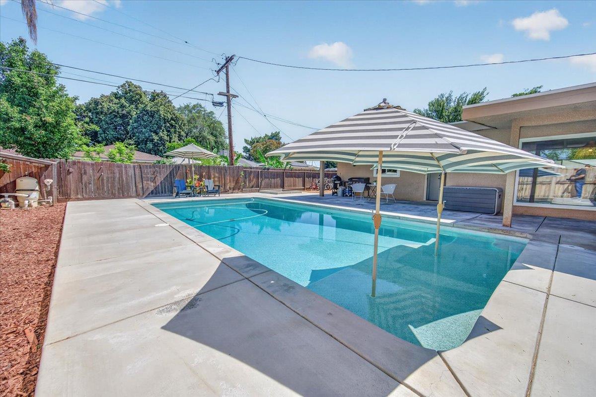 5507 N 6th St, Fresno, CA 93710