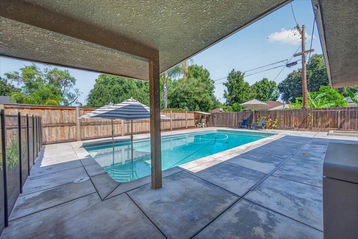 5507 N 6th St, Fresno, CA 93710