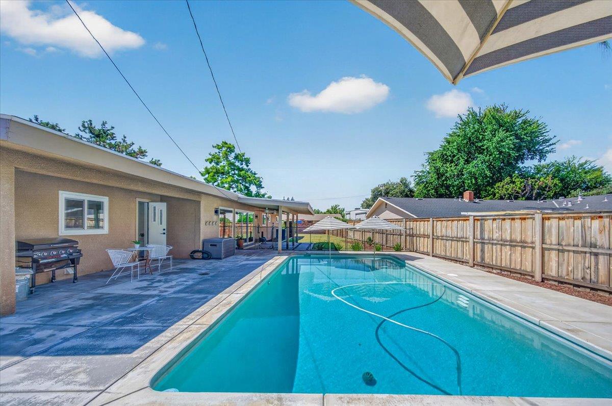 5507 N 6th St, Fresno, CA 93710