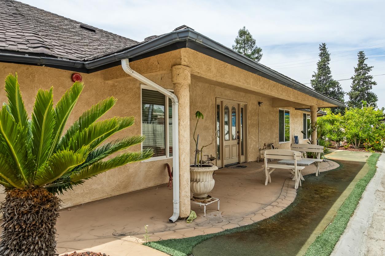 4924 N Arthur Ave, Fresno, CA 93705