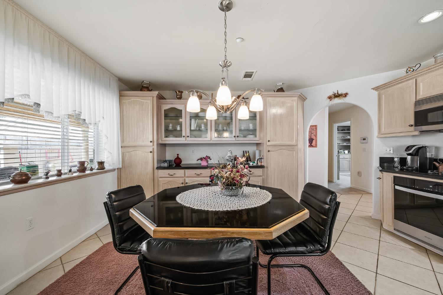 4924 N Arthur Ave, Fresno, CA 93705