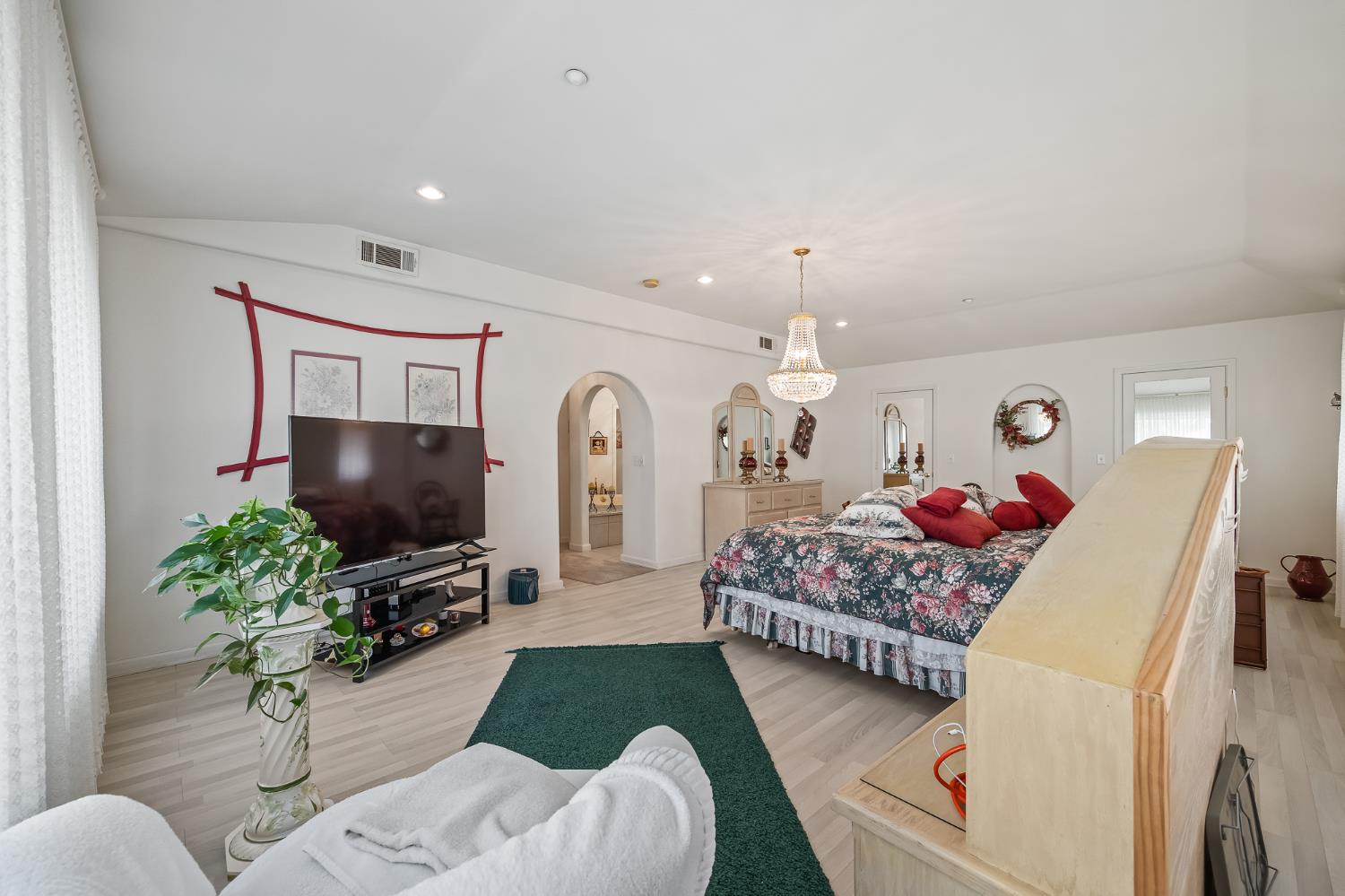 4924 N Arthur Ave, Fresno, CA 93705