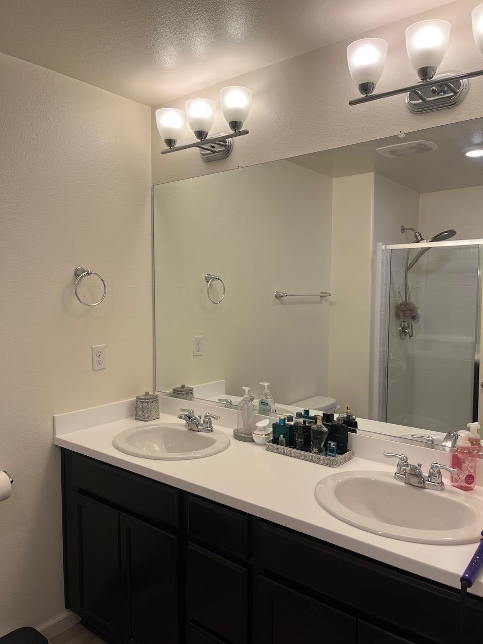 561 Fir Ave, Sanger, CA 93657