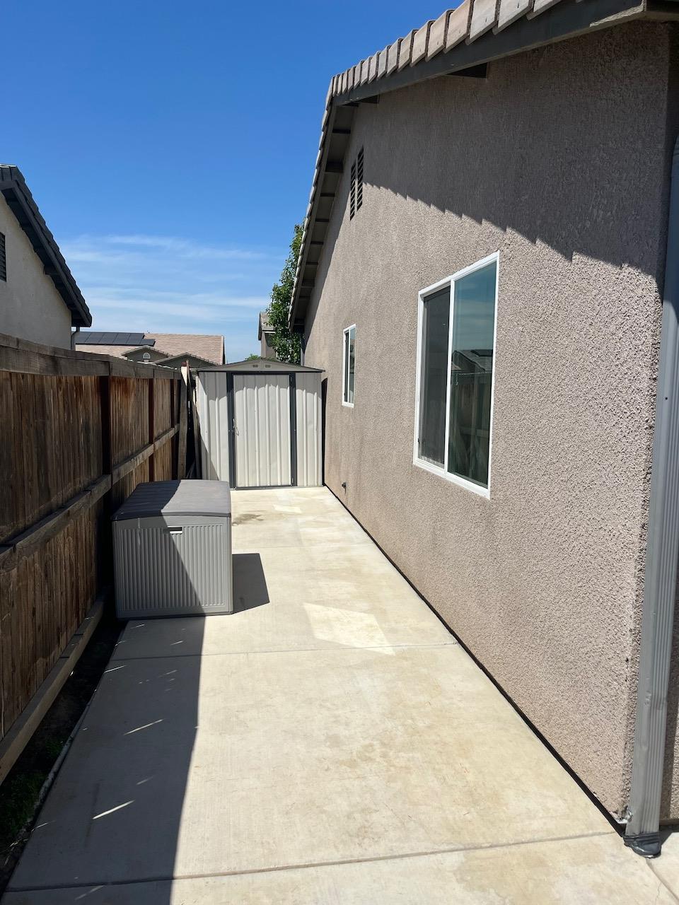 561 Fir Ave, Sanger, CA 93657