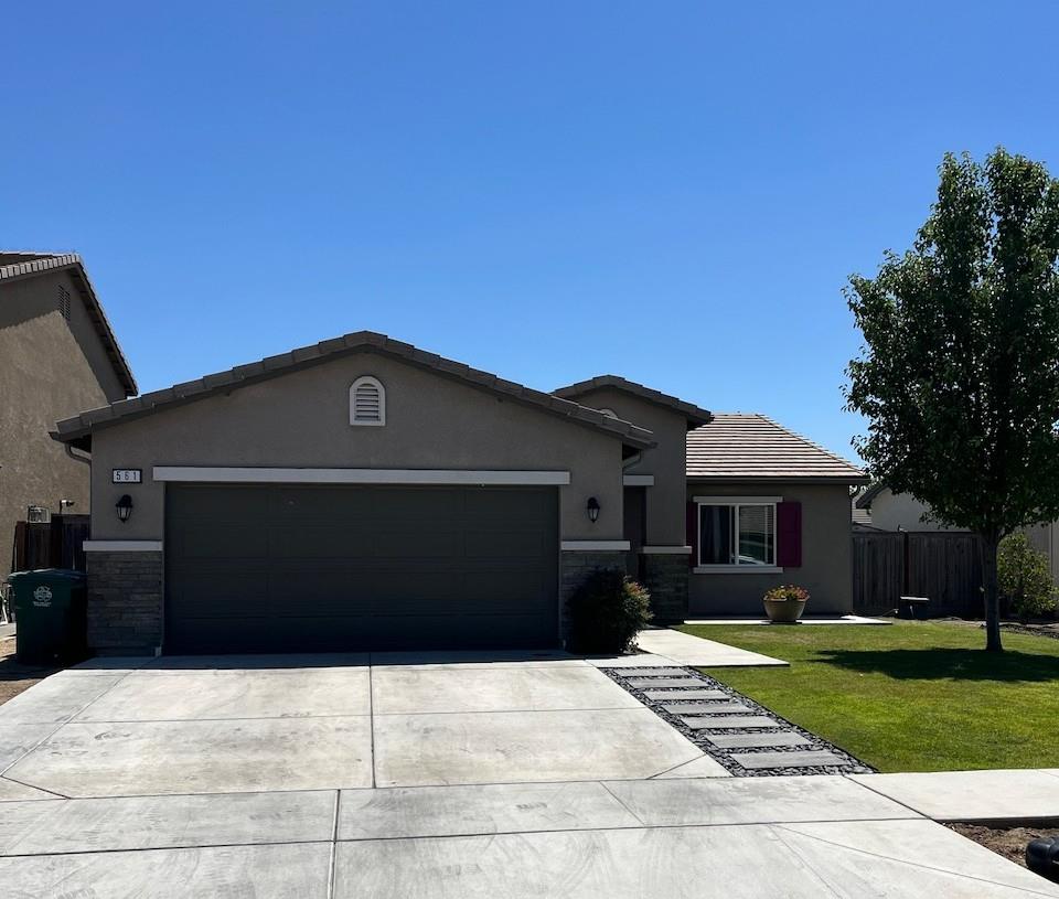 561 Fir Ave, Sanger, CA 93657