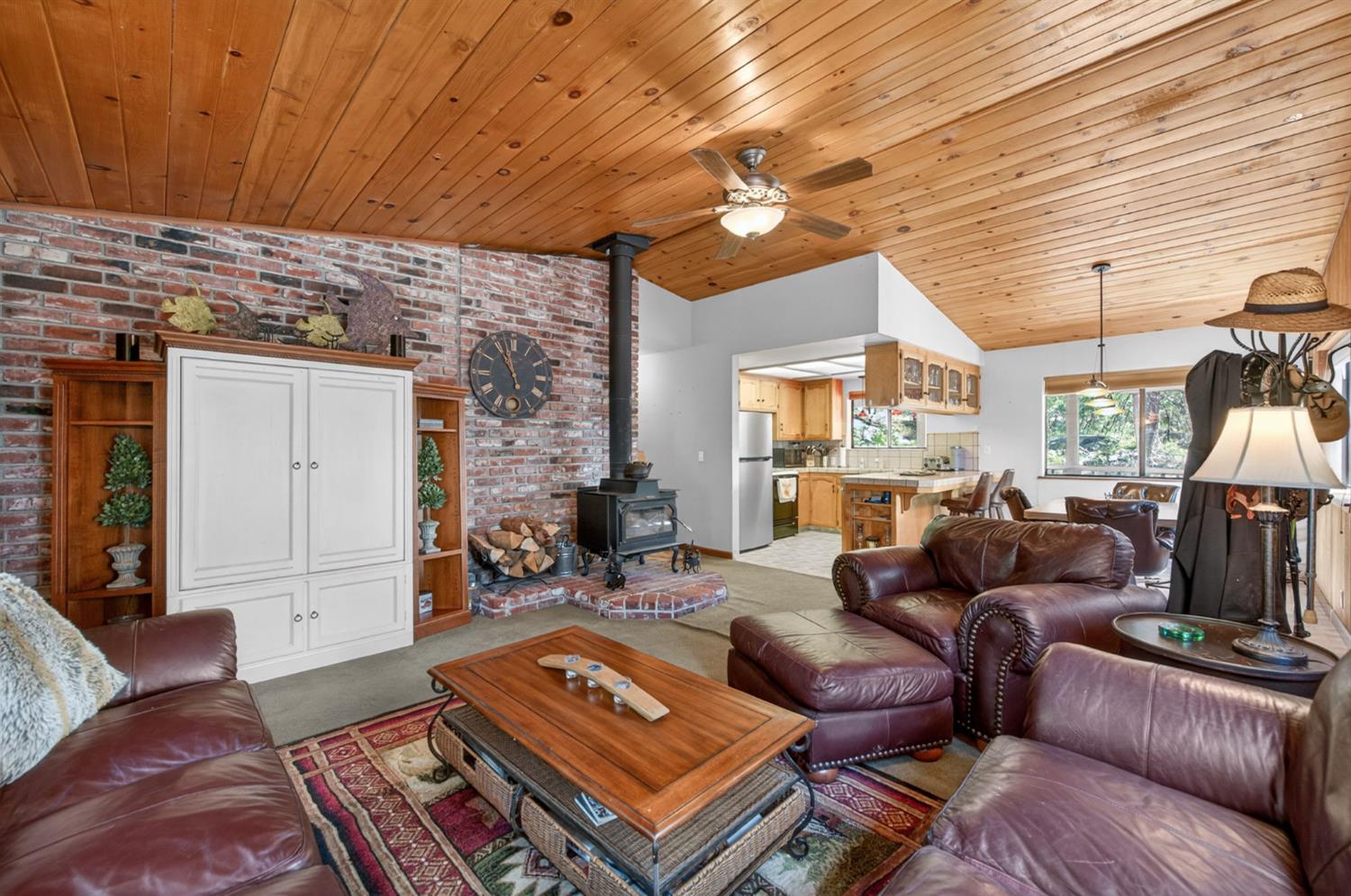 41962 Saddleback Rd, Shaver Lake, CA 93664
