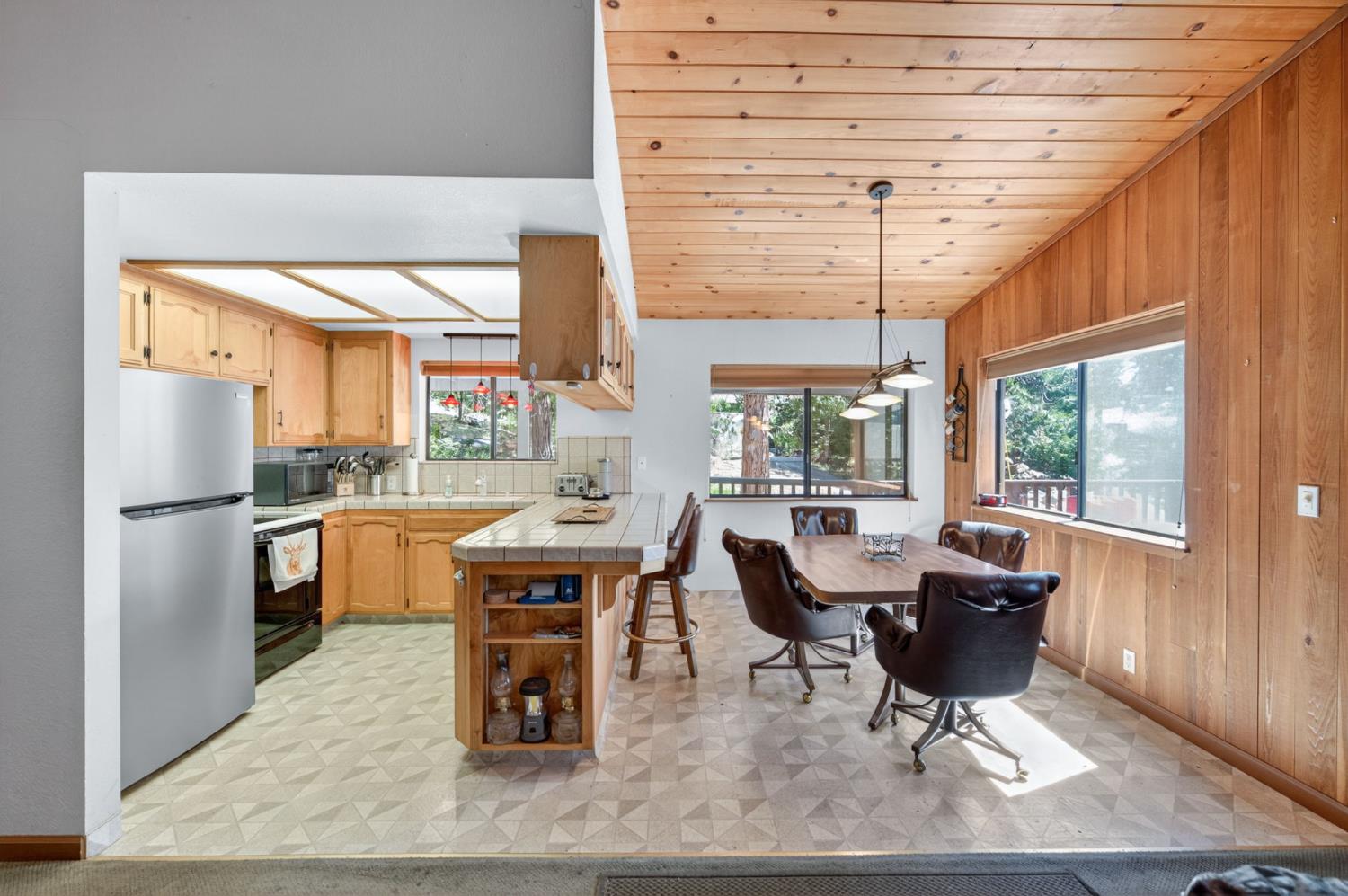 41962 Saddleback Rd, Shaver Lake, CA 93664