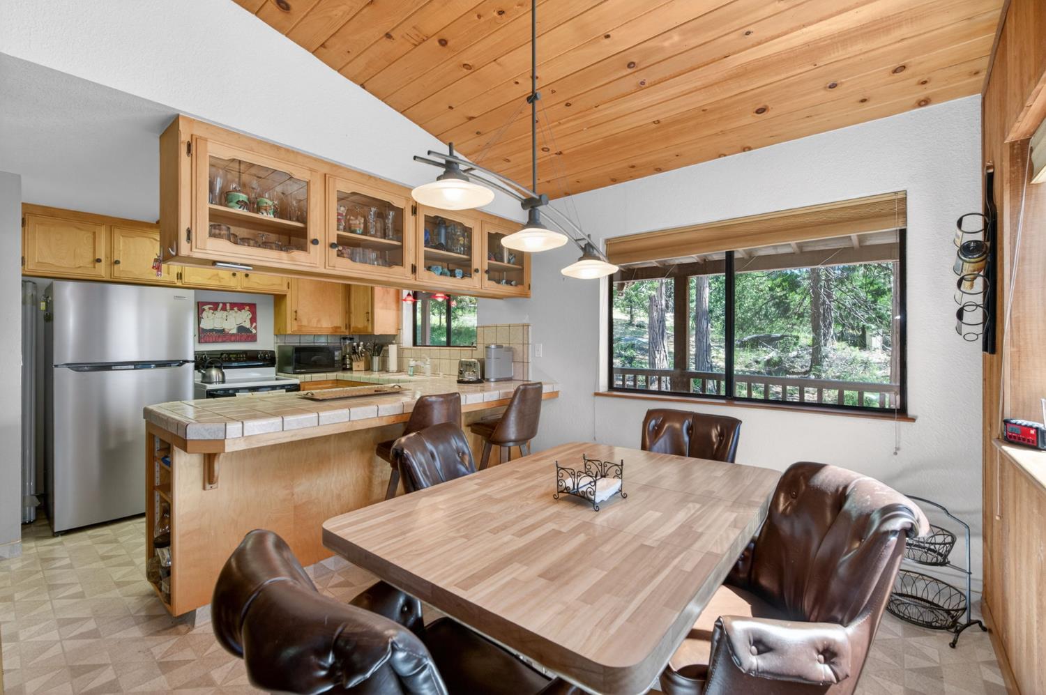 41962 Saddleback Rd, Shaver Lake, CA 93664
