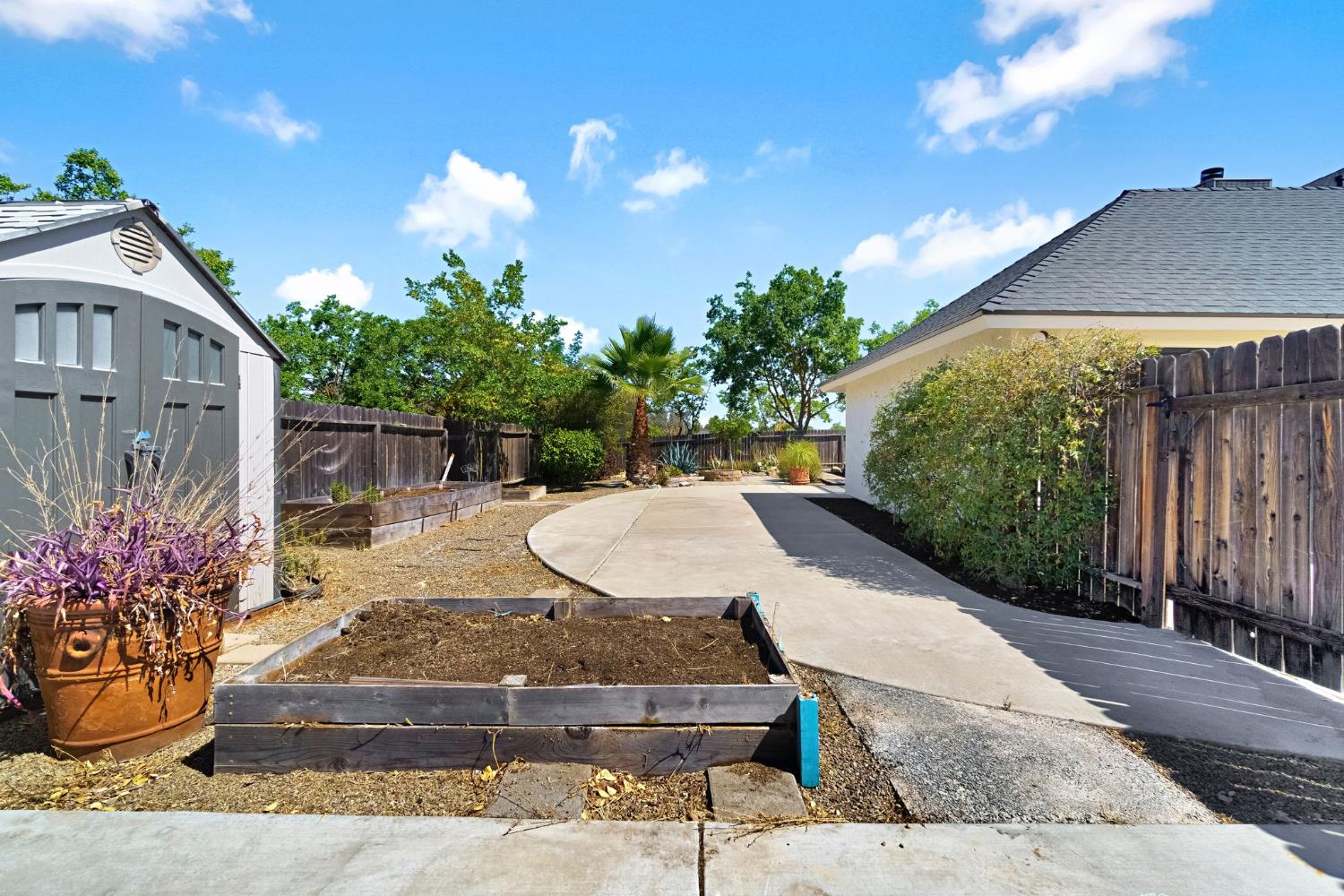 16936 Karen Rd, Madera, CA 93636