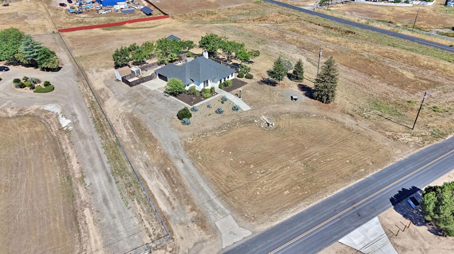 16936 Karen Rd, Madera, CA 93636