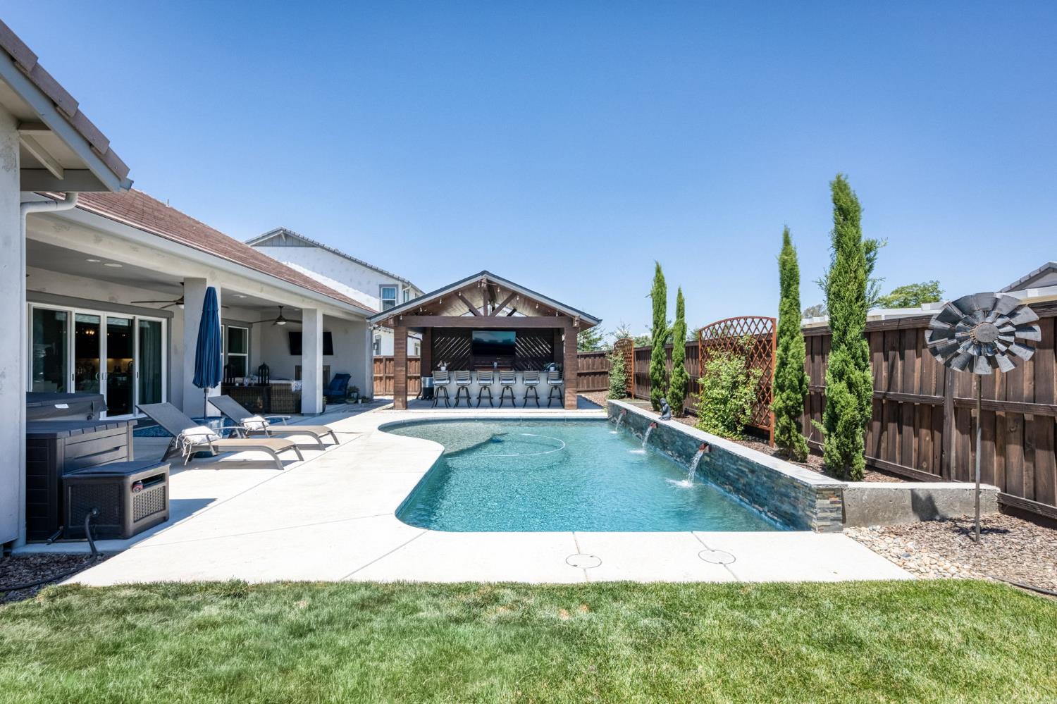 1715 N Renn Ave, Clovis, CA 93619