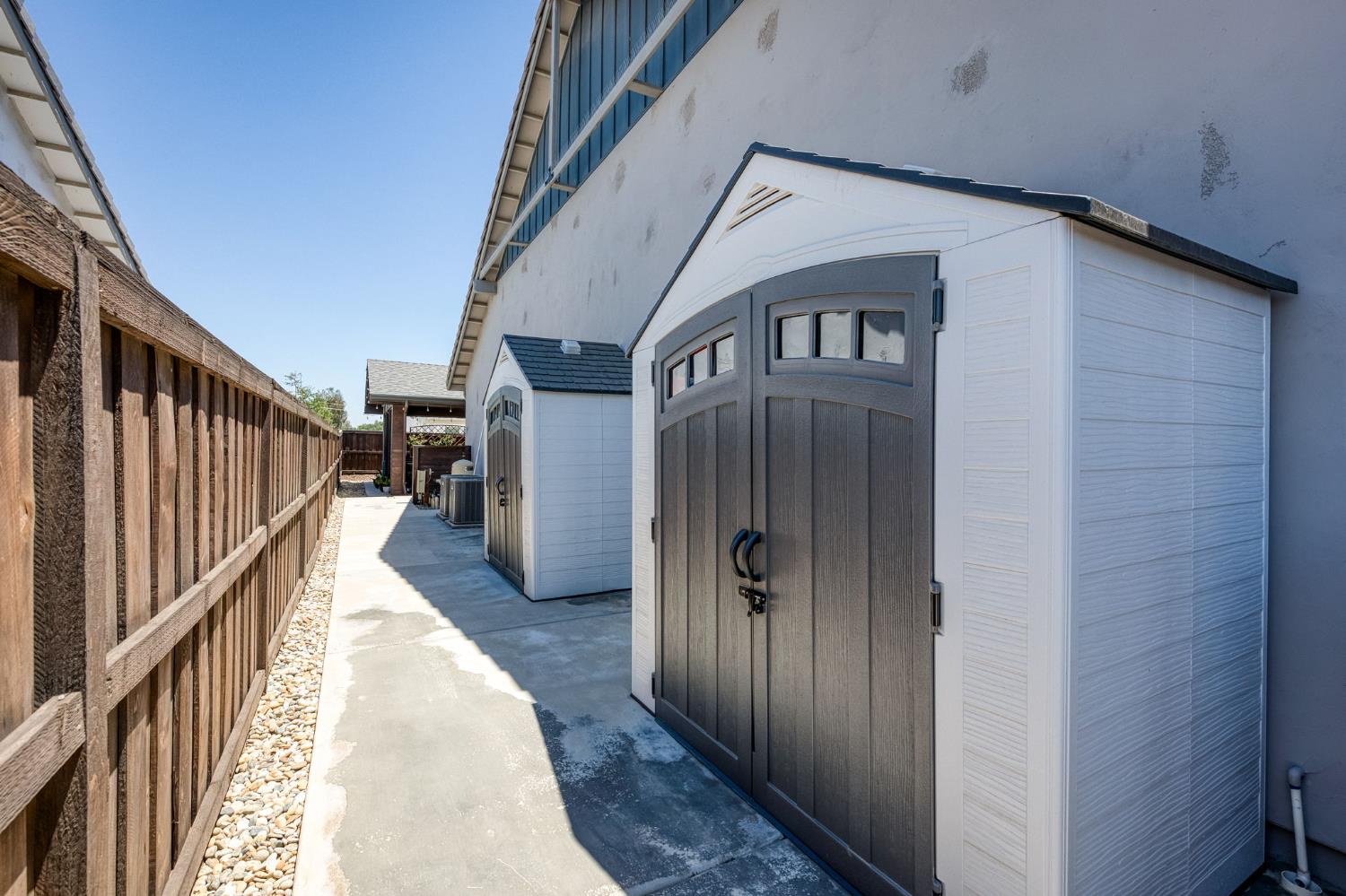 1715 N Renn Ave, Clovis, CA 93619