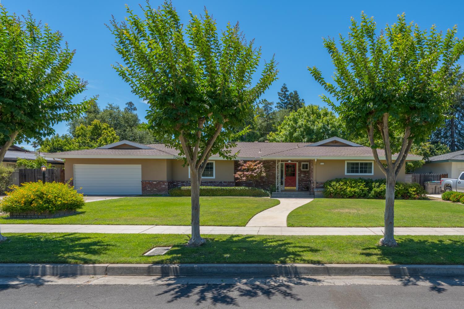 645 W Celeste Ave, Fresno, CA 93704