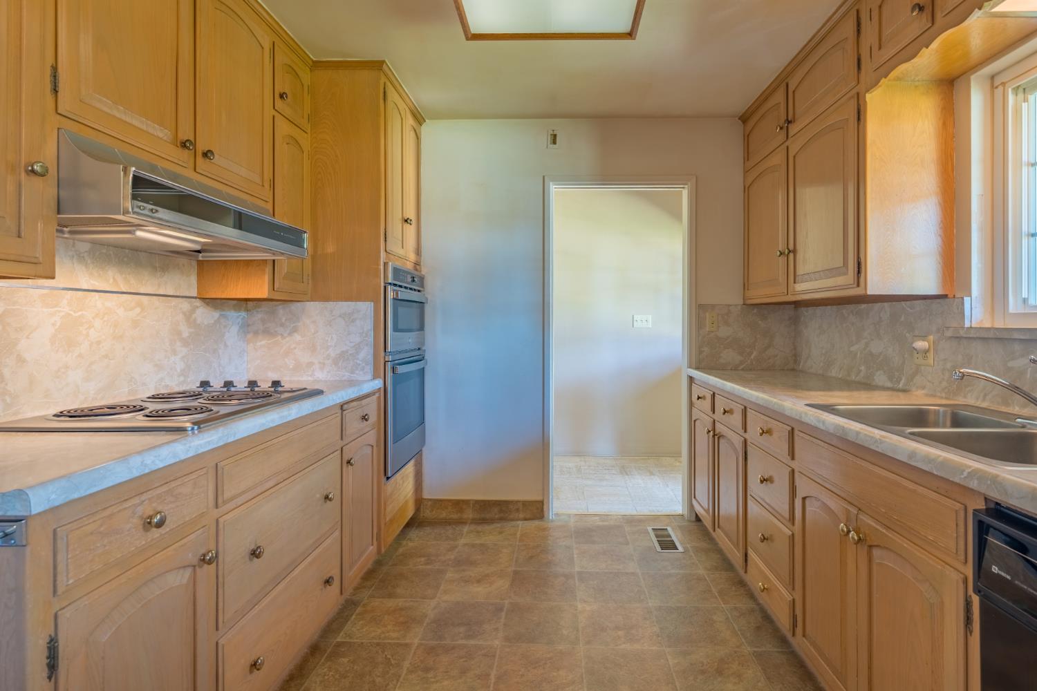 645 W Celeste Ave, Fresno, CA 93704