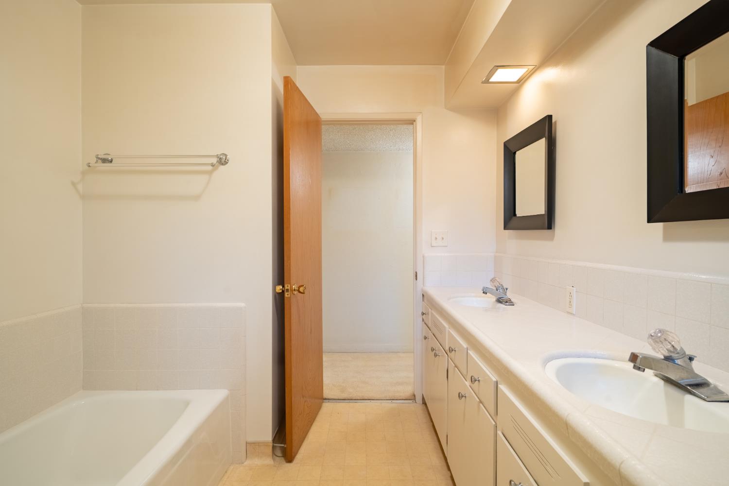 645 W Celeste Ave, Fresno, CA 93704