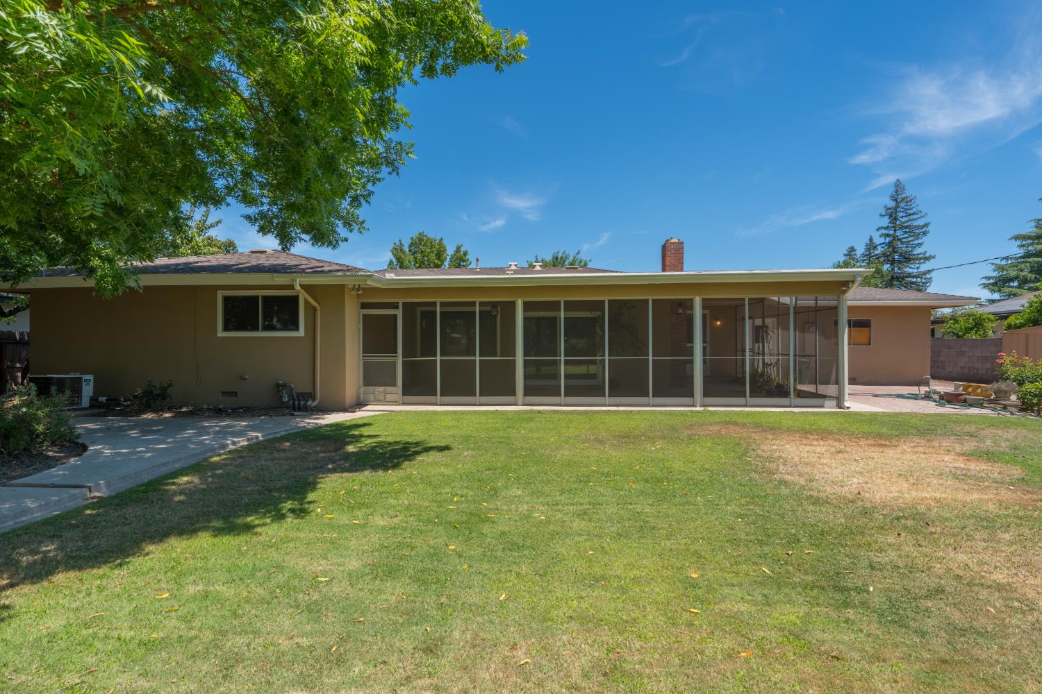 645 W Celeste Ave, Fresno, CA 93704
