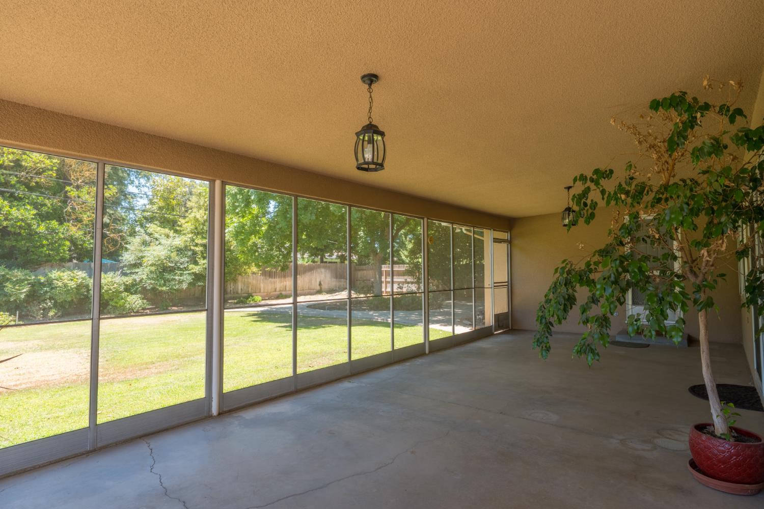 645 W Celeste Ave, Fresno, CA 93704