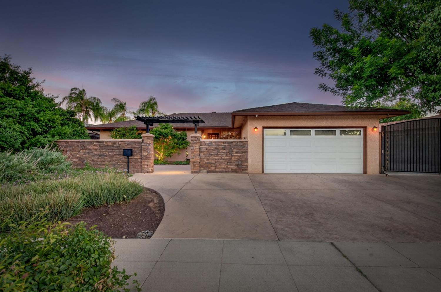 2515 E Los Altos Ave, Fresno, CA 93710