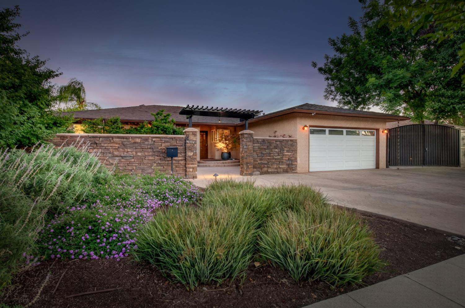 2515 E Los Altos Ave, Fresno, CA 93710