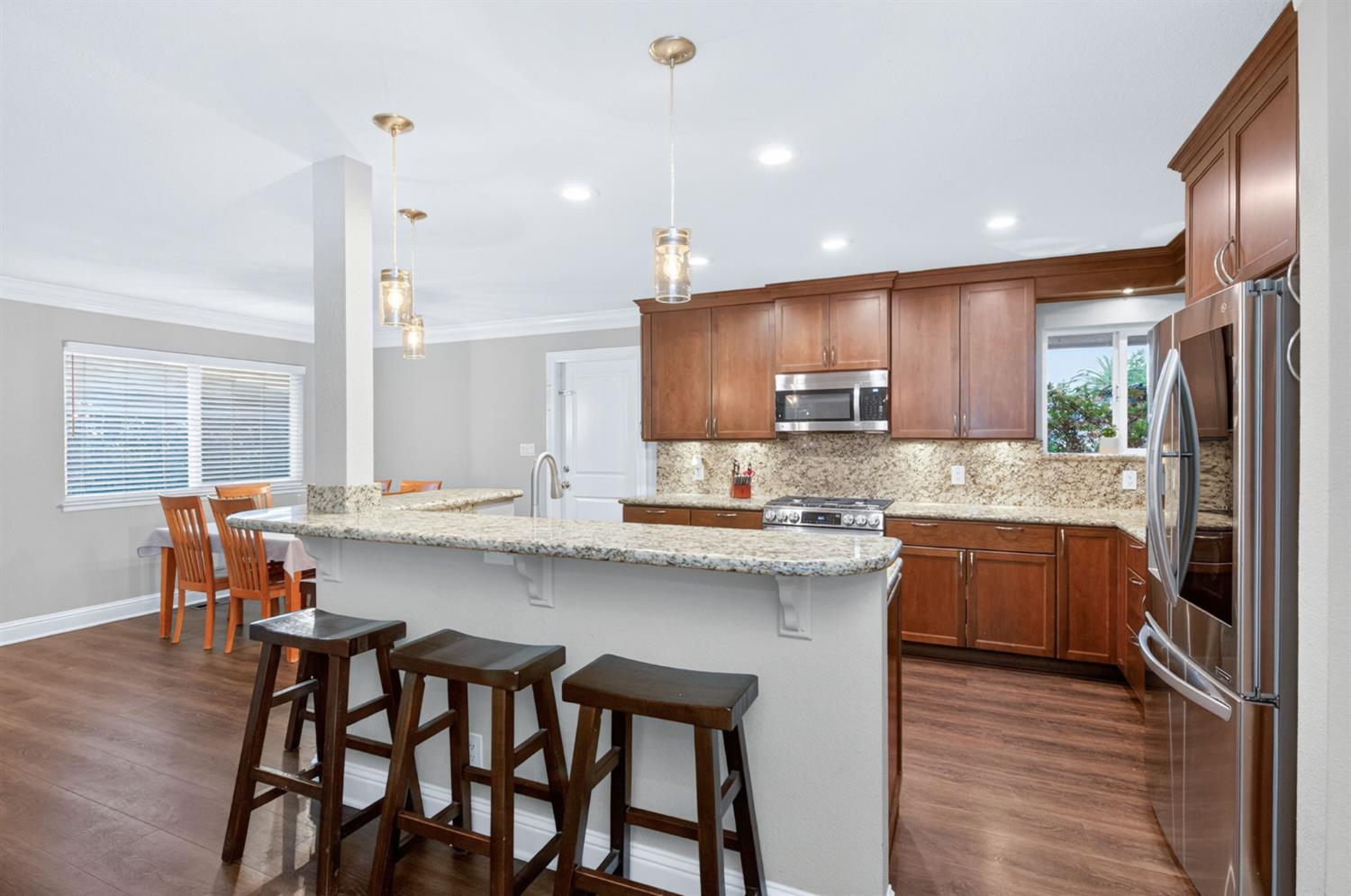 2515 E Los Altos Ave, Fresno, CA 93710