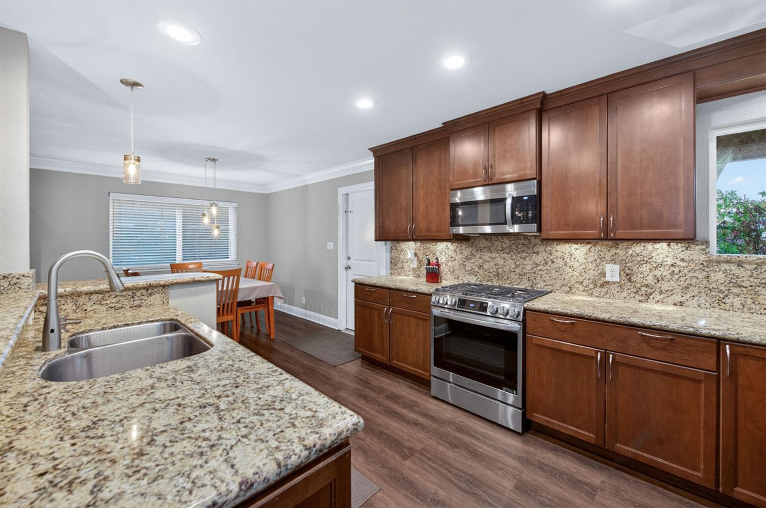 2515 E Los Altos Ave, Fresno, CA 93710