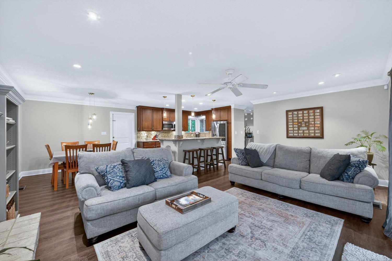 2515 E Los Altos Ave, Fresno, CA 93710