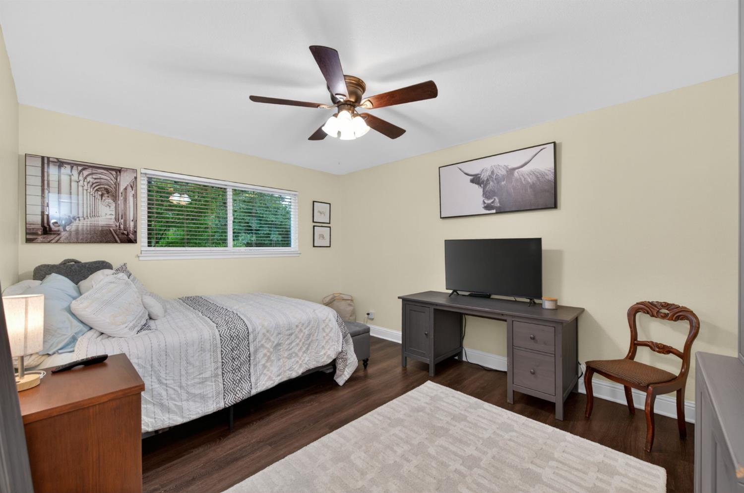 2515 E Los Altos Ave, Fresno, CA 93710