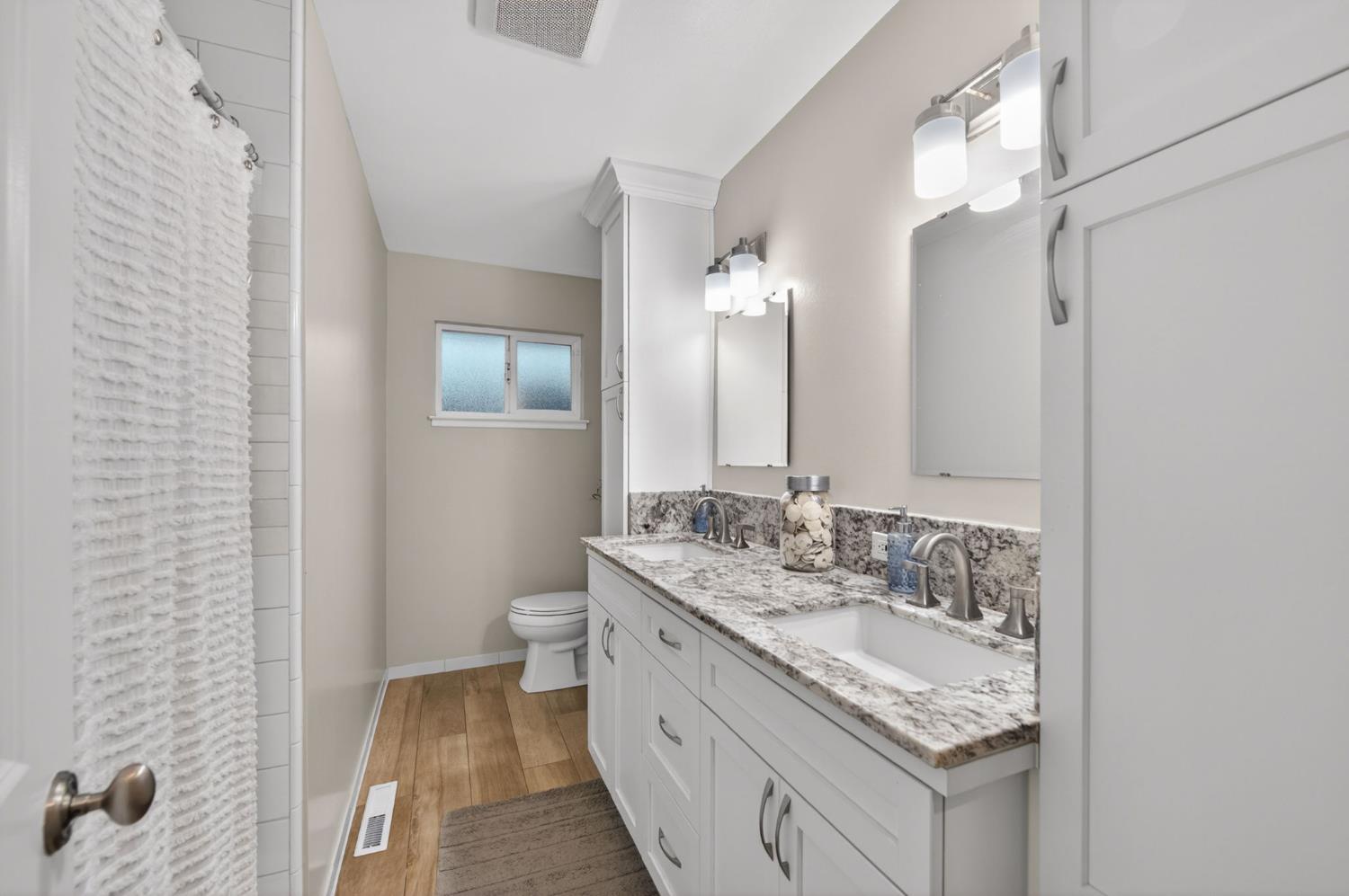 2515 E Los Altos Ave, Fresno, CA 93710