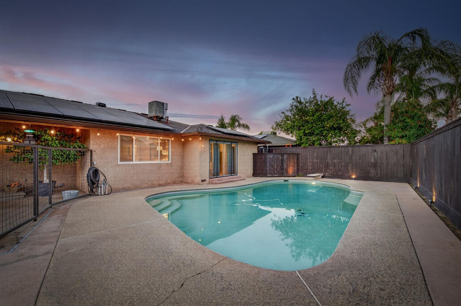 2515 E Los Altos Ave, Fresno, CA 93710