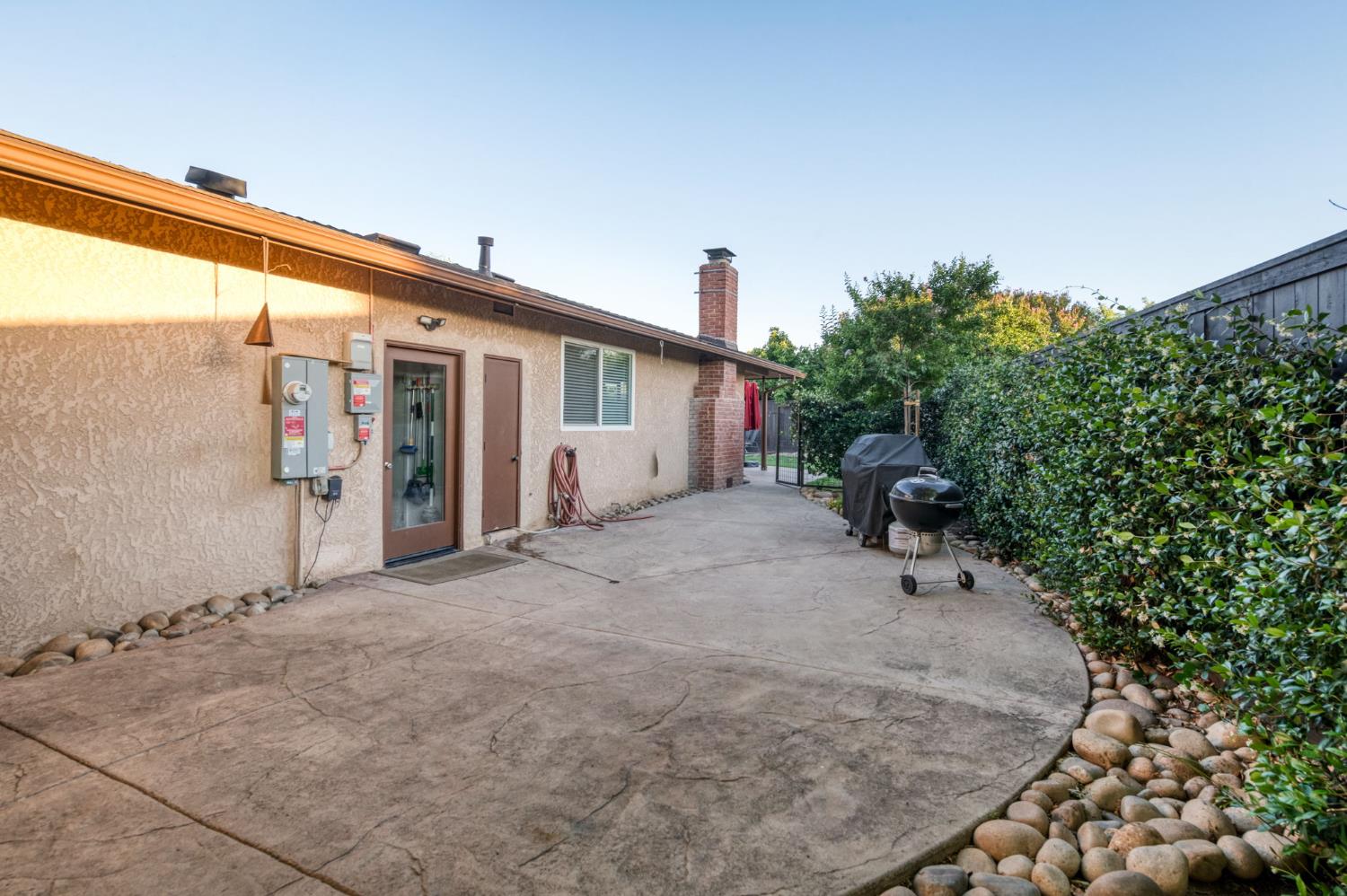 2515 E Los Altos Ave, Fresno, CA 93710