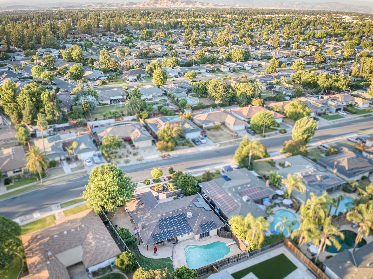 2515 E Los Altos Ave, Fresno, CA 93710