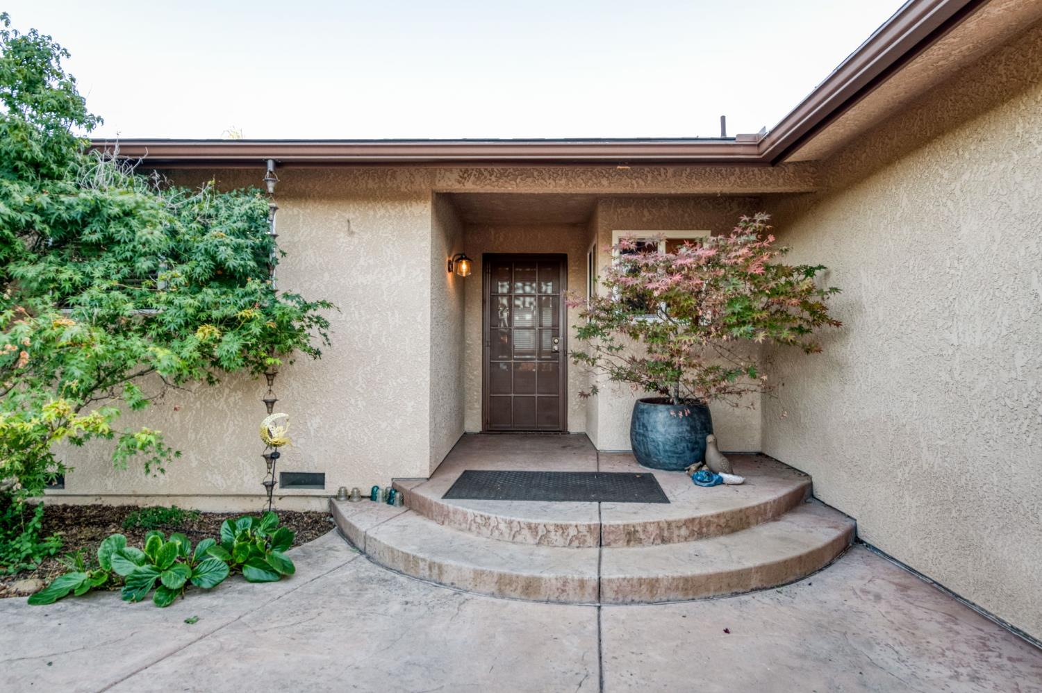 2515 E Los Altos Ave, Fresno, CA 93710