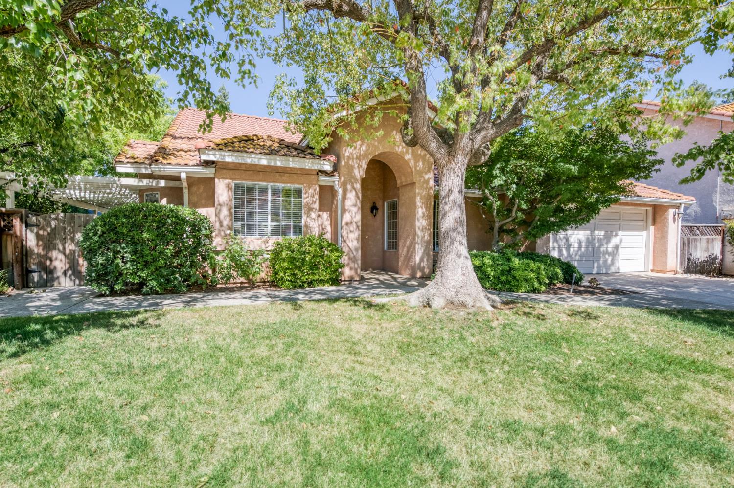 9150 N Red Lion Dr, Fresno, CA 93720