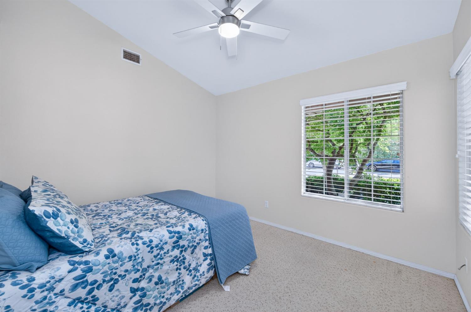 9150 N Red Lion Dr, Fresno, CA 93720