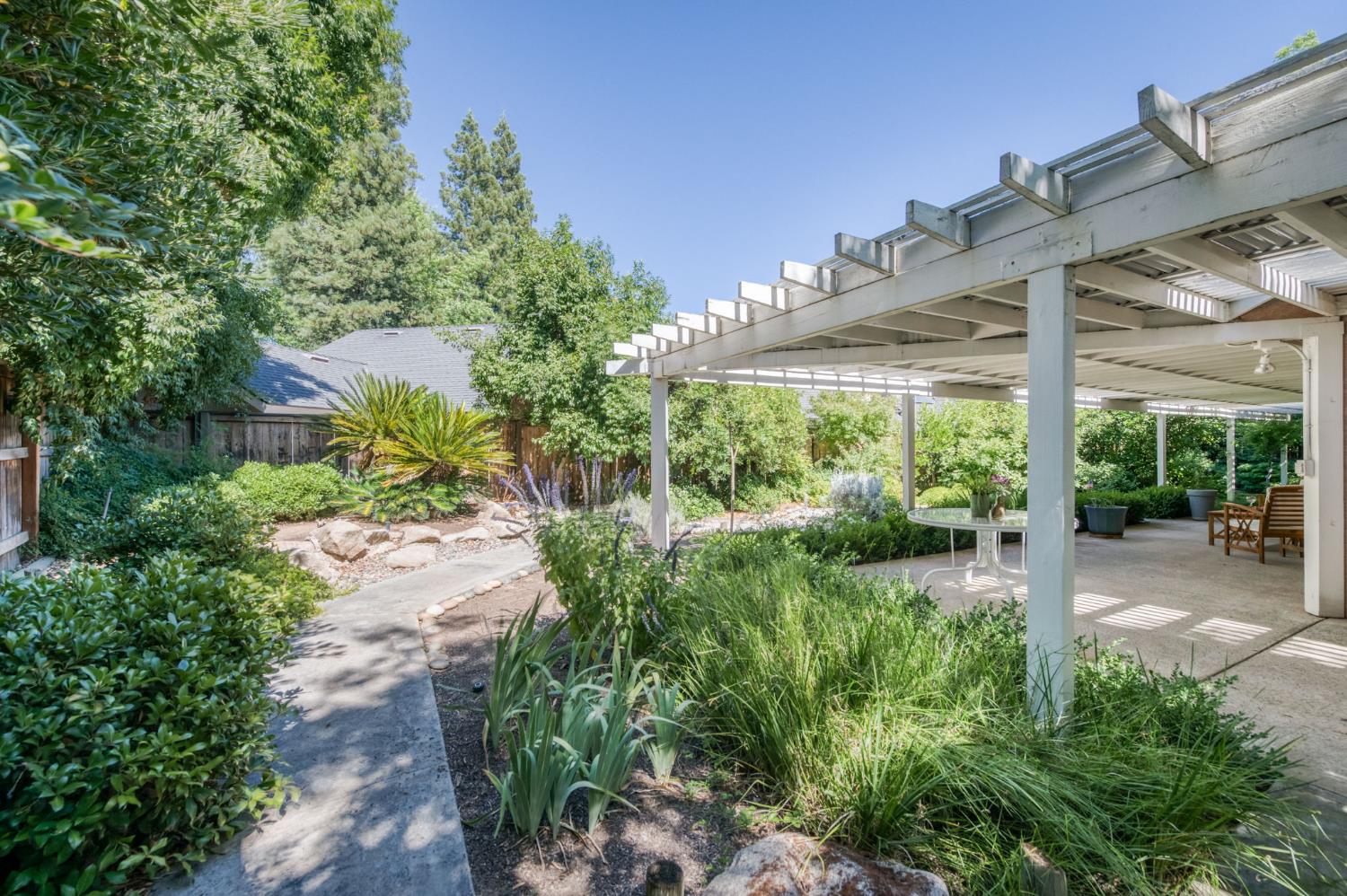 9150 N Red Lion Dr, Fresno, CA 93720