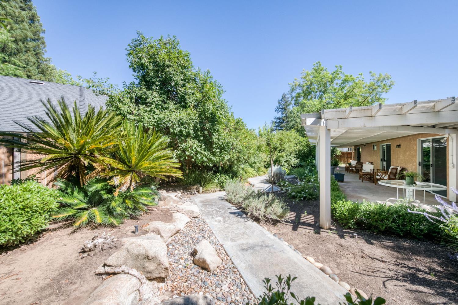 9150 N Red Lion Dr, Fresno, CA 93720