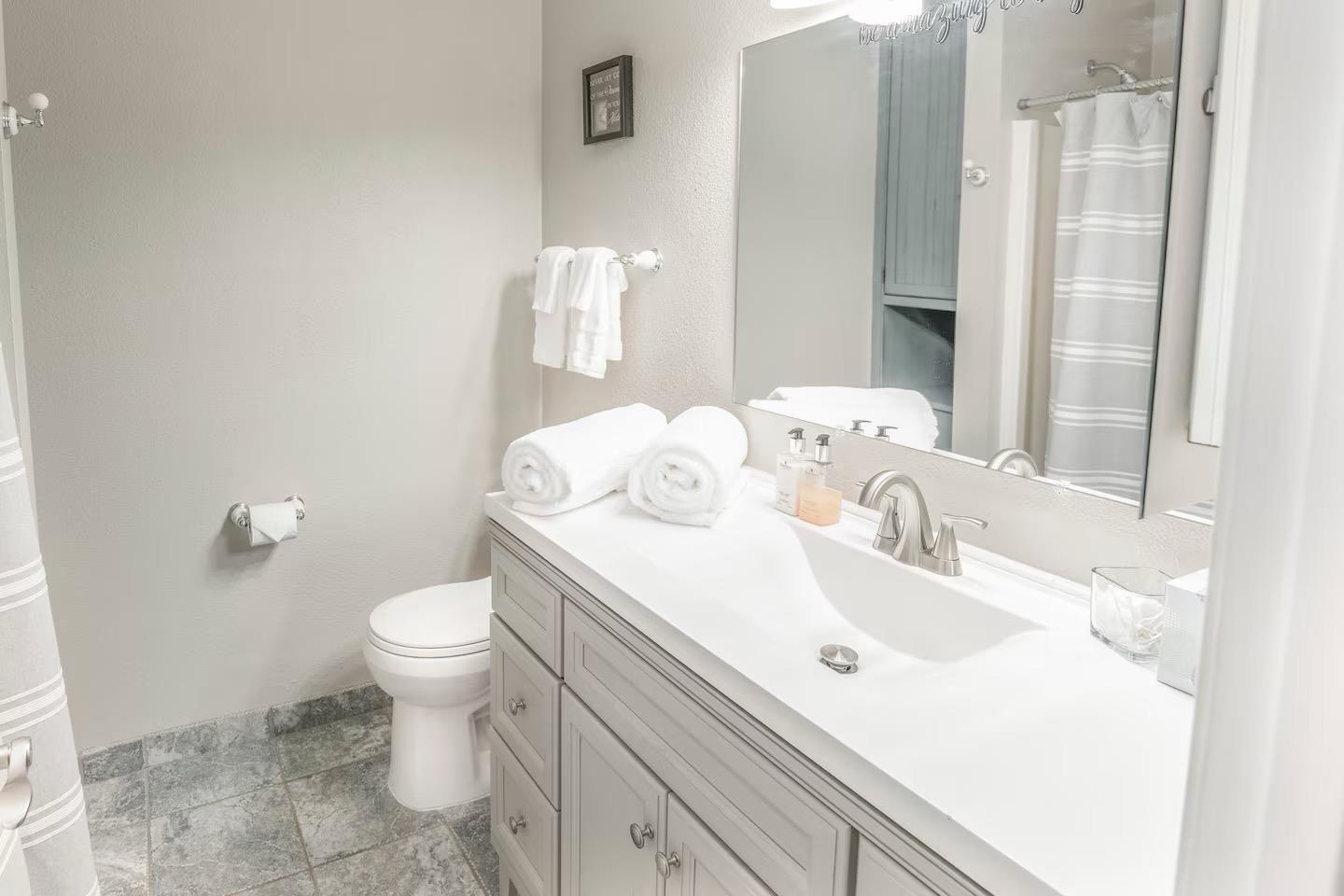 50616 Woodside Ln, Oakhurst, CA 93644