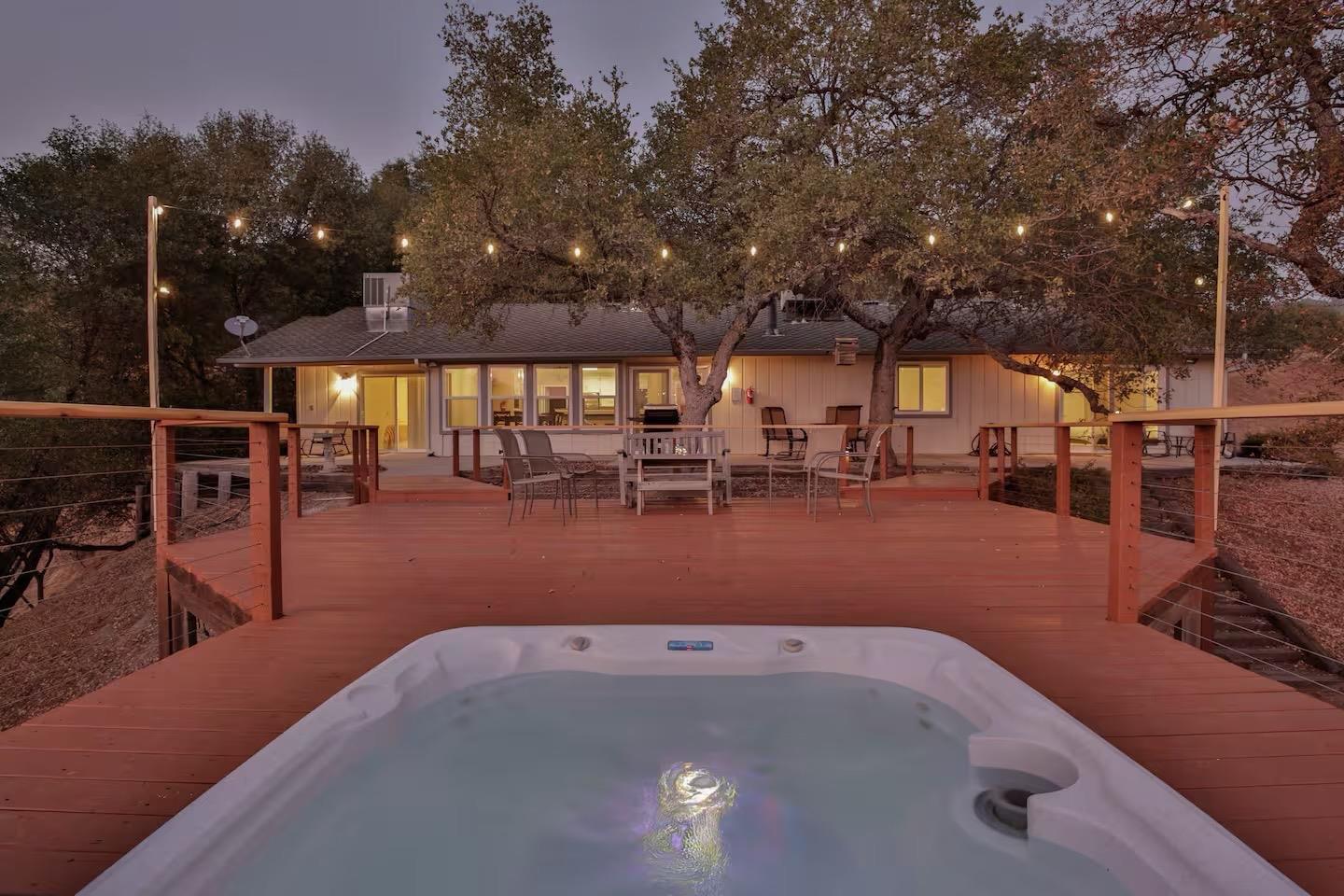 50616 Woodside Ln, Oakhurst, CA 93644