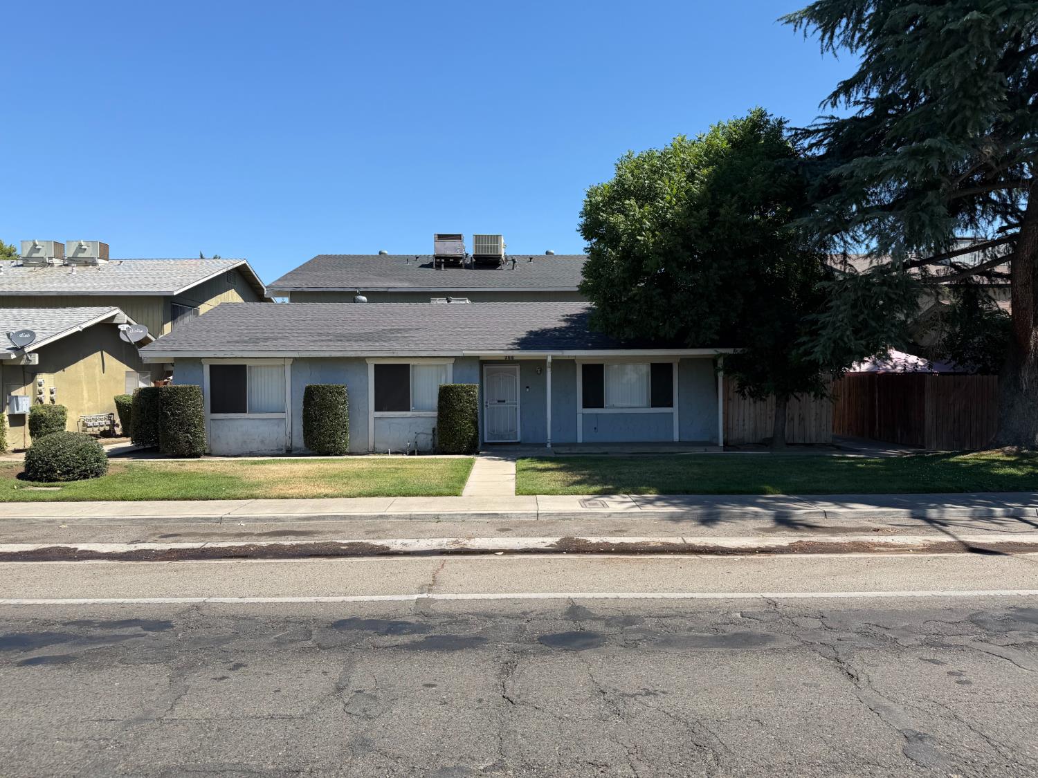 637 W Ashlan Ave, Clovis, CA 93612