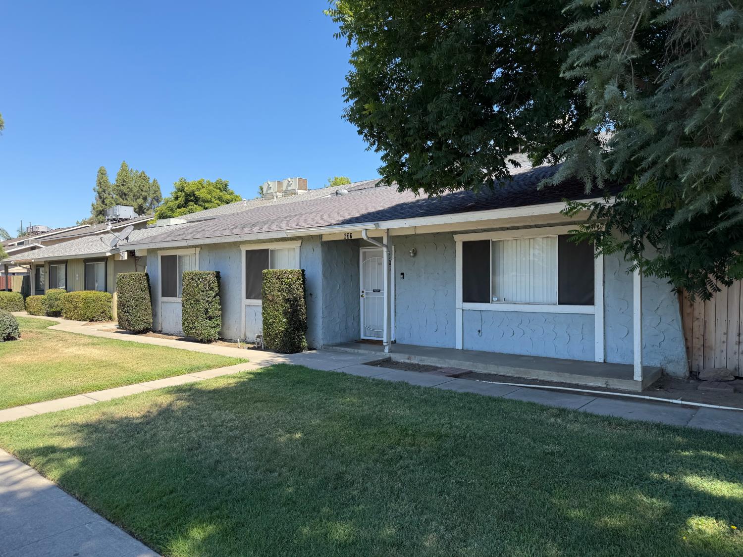 637 W Ashlan Ave, Clovis, CA 93612